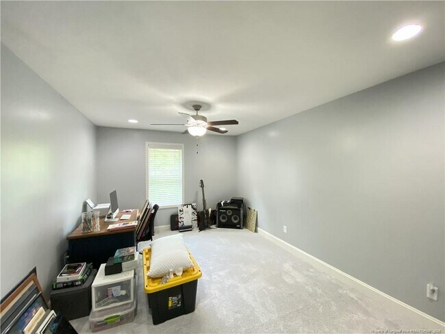Building Photo - 351 Maplewood Dr