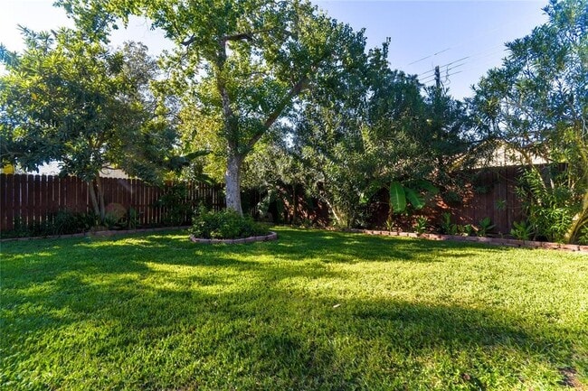 Building Photo - 10518 Hazelhurst Dr