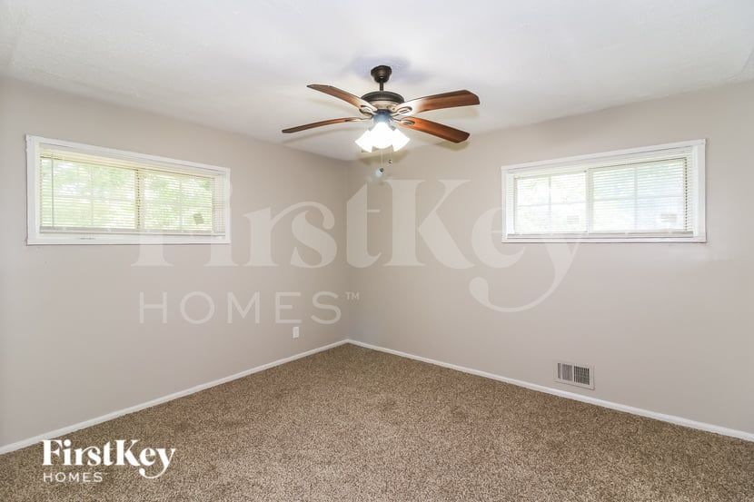 Building Photo - 1836 Evans Dr SW