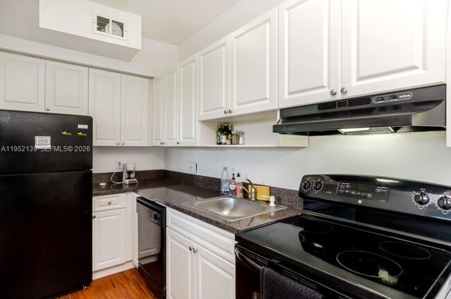 Building Photo - 934 Michigan Ave