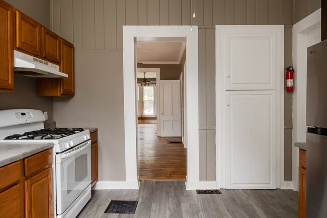 Building Photo - 355 W Clinton St