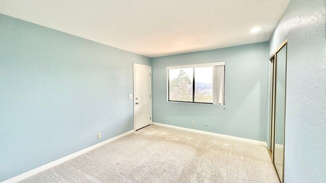 Building Photo - Beautiful Scenic Country Property with Vie...