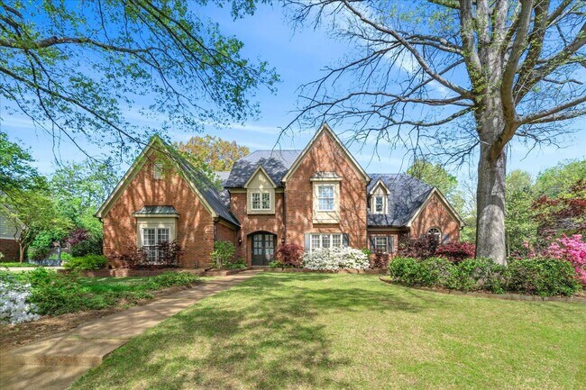 Building Photo - 2585 Brachton Ave