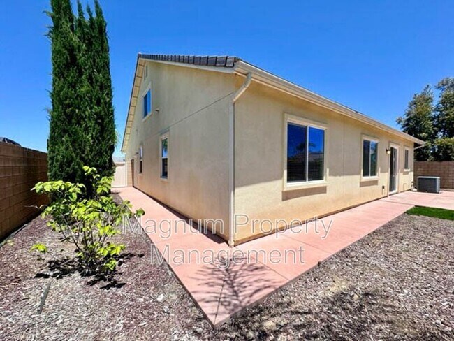 Building Photo - 34726 Yellow Root Ct