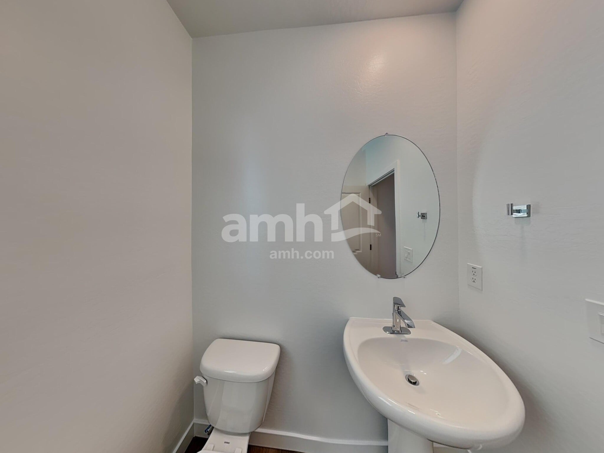 Building Photo - 9818 W Parkway Dr