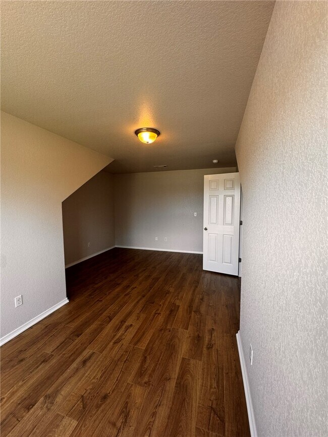 Building Photo - 11723 E Creek Ln