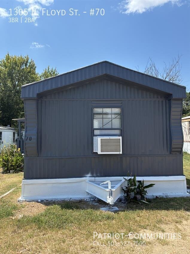 Building Photo - 1305 N Floyd St