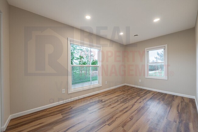 Building Photo - 5066 Newton Falls Rd