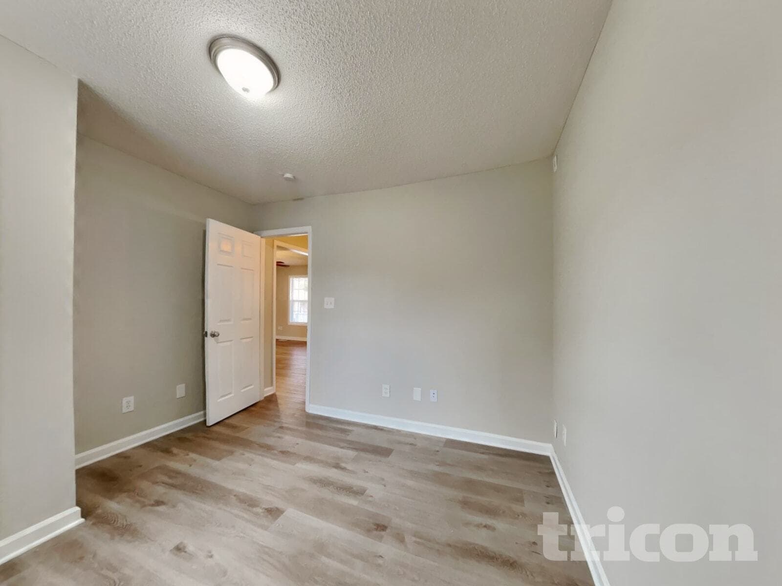 Building Photo - 1037 Cove Cir