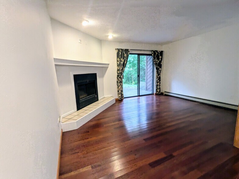 Building Photo - 3114 Bell Dr