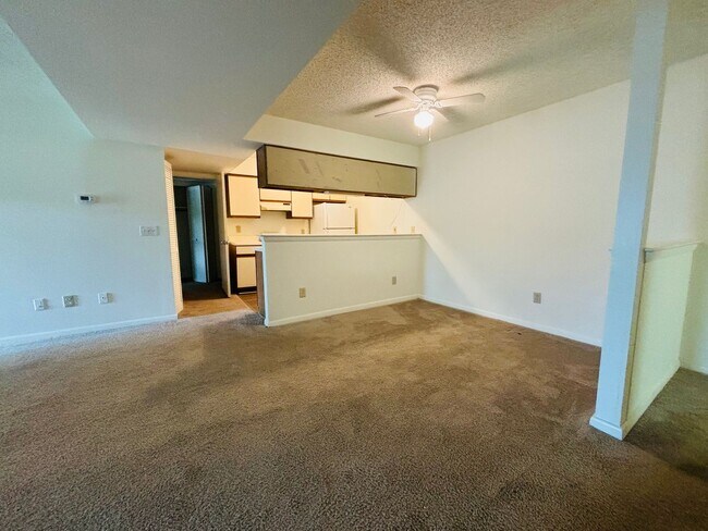 Building Photo - 1315C Henry Ln