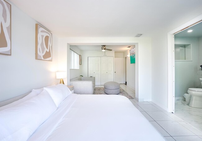 Building Photo - 2531 NE 47th St