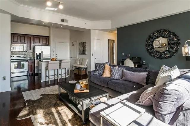 Building Photo - 3225 Turtle Creek Blvd
