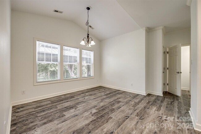 Building Photo - 4505 Hampstead Heath Dr