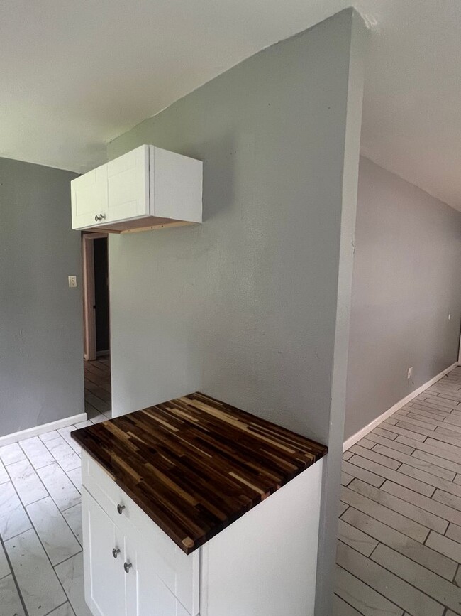 Building Photo - 3 Bedroom 1 Bath in Southern Hills