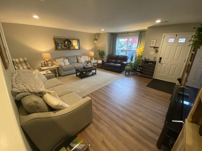 Building Photo - 110 Aaron Pl