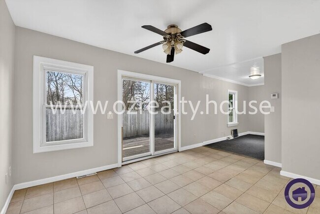 Building Photo - 1913 Newport Ave