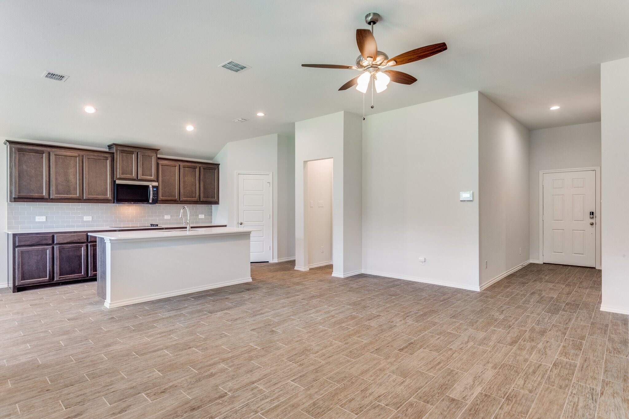 Building Photo - 2629 Streamside Dr