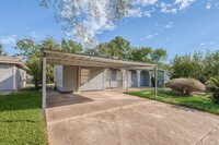 Building Photo - Affordable and Spacious 4-Bedroom, 2-Bath Convenient South Houston Home Near Medical Center & Cit...