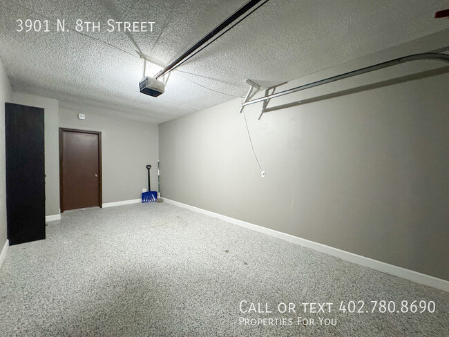 Building Photo - Fully remodeled townhome for rent!