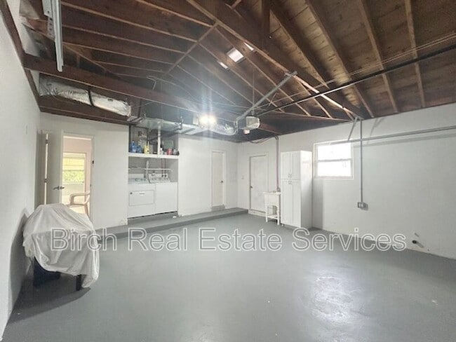 Building Photo - 1830 Lady Mary Dr