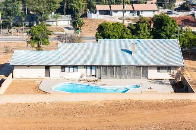 Building Photo - 15293 Golden Star Ave