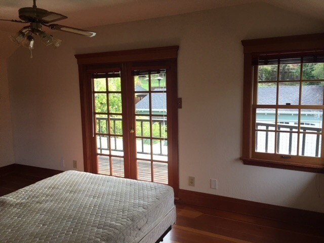 Building Photo - Charming home in great location with private studio unit