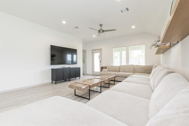 Building Photo - 6803 Telford Holw Trl