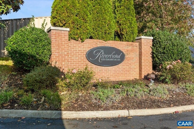 Building Photo - 270 Riverbend Dr