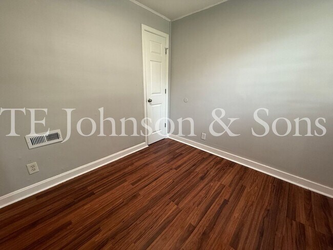 Building Photo - Charming Three Bedroom Home in Winston Sal...