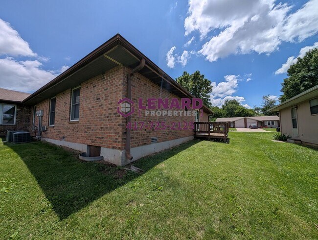 Building Photo - Roxbury-Fuerst