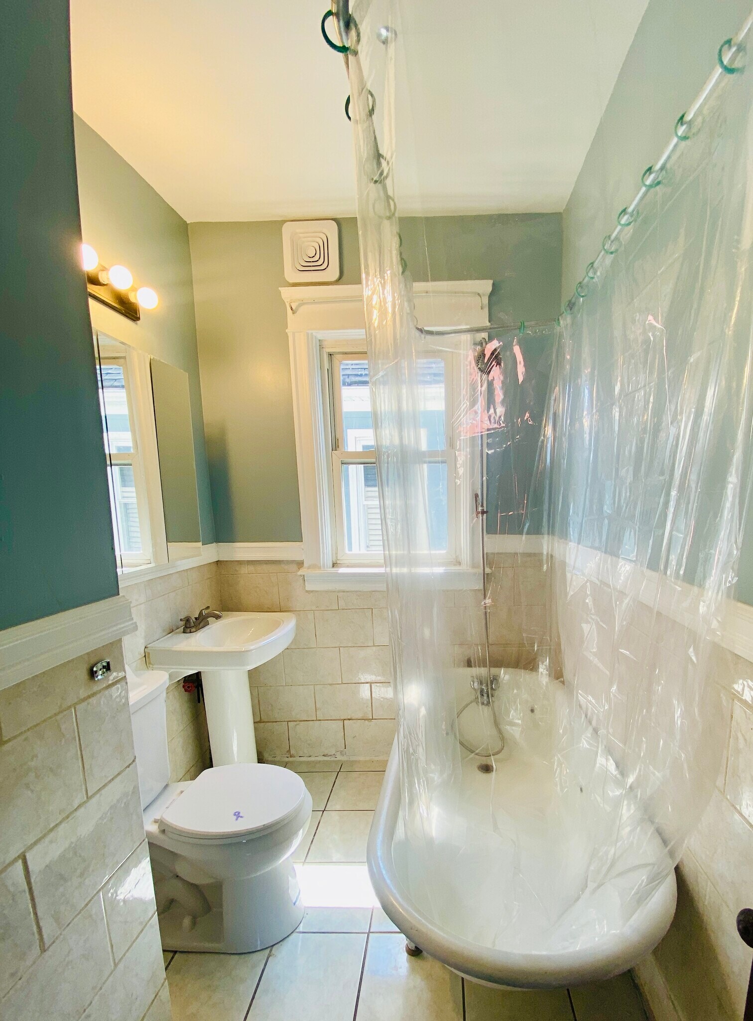 Building Photo - 97 Raymond St