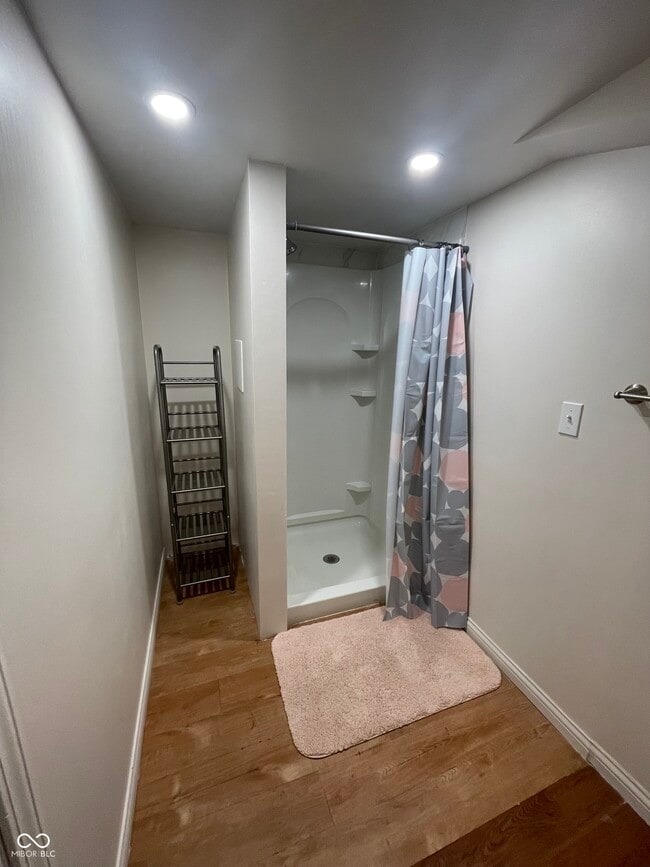 Building Photo - 924 Main St