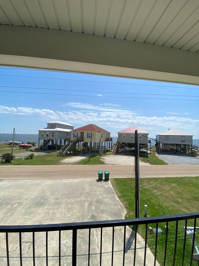 Building Photo - 200 Lakeview Dr