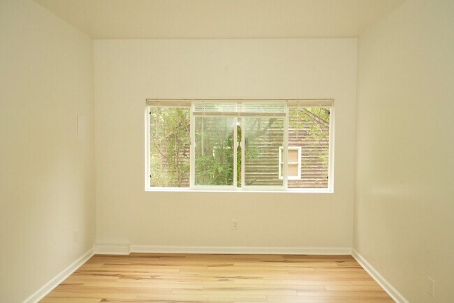 Building Photo - 4 Rockbrook Dr