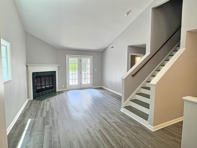 Building Photo - 109 Weatherhill Point