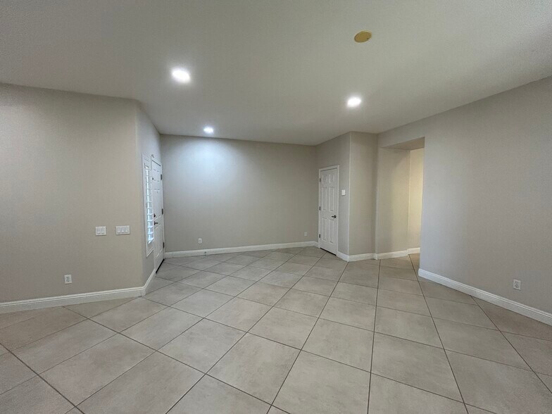 Building Photo - 5317 W Buckskin Trl