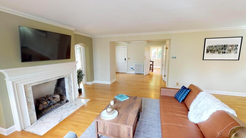 Primary Photo - 2371 SW Montgomery Dr