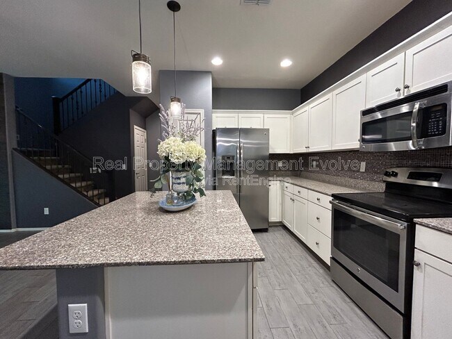 Building Photo - 2632 N 73rd Glen