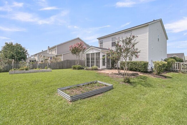 Building Photo - 403 Dovetail Cir