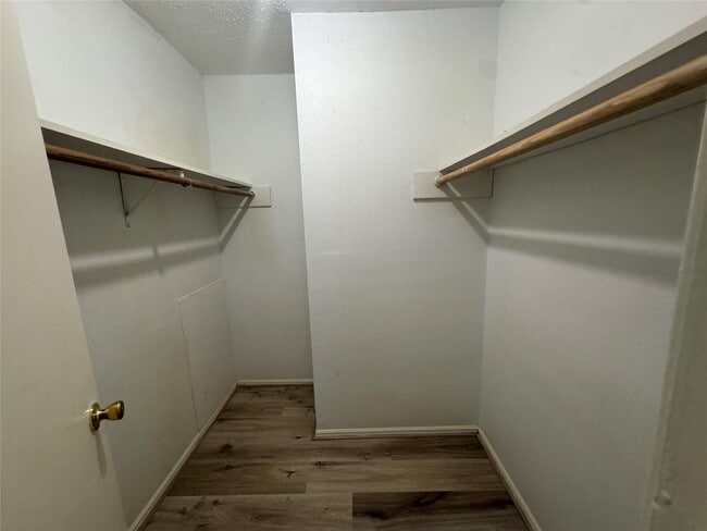 Building Photo - 3842 Willow Springs Ln