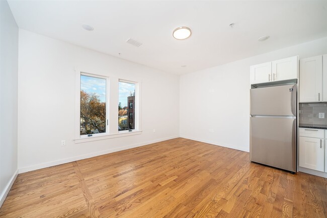 Building Photo - 541 42nd St