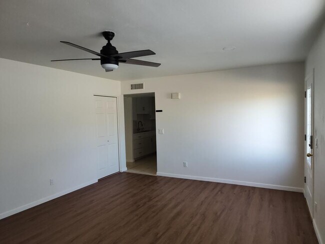 Building Photo - 2179 E Palmcroft Dr