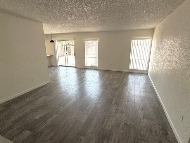 Building Photo - BRAND NEW REMODEL 3 BED, 2 BATH LOCATED HA...
