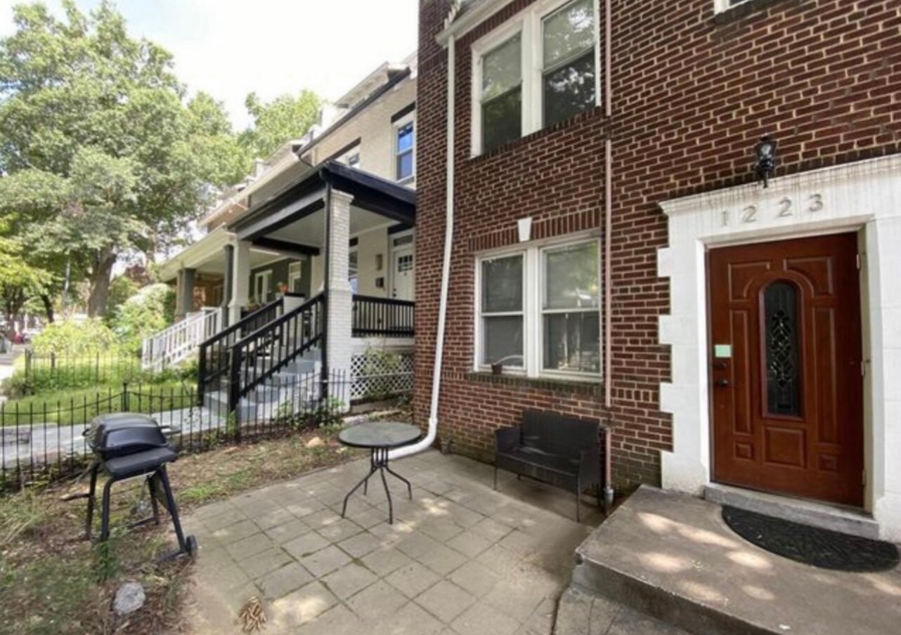 Building Photo - 1223 Orren St NE