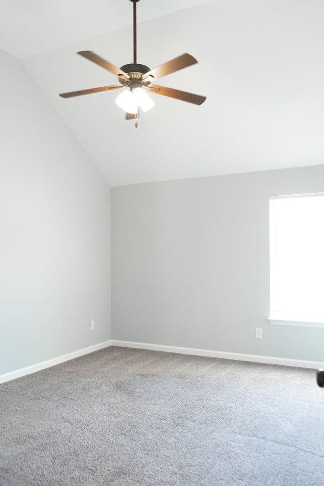 Building Photo - 2624 Leland Dr