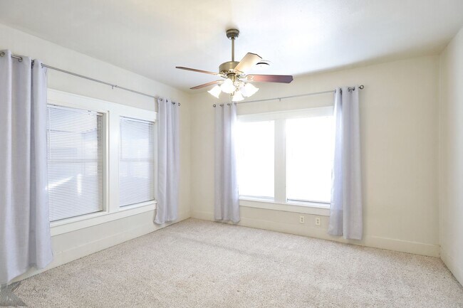 Building Photo - Cottage in the heart of Abilene!