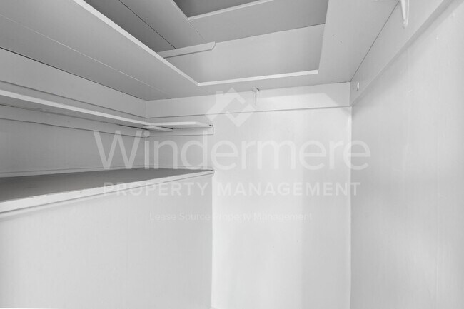 Building Photo - 1321 W 11th Ave