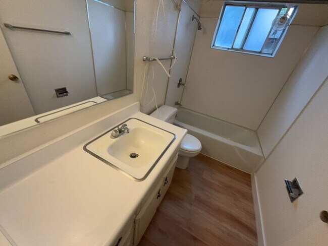 Building Photo - 605 Radcliffe Dr