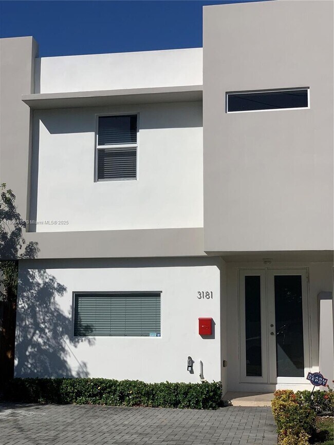 Building Photo - 3181 SW 24th St